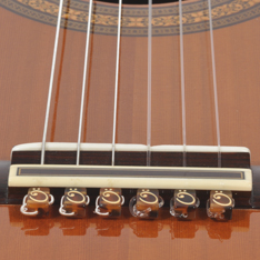 string-tie-brown-guitar חרוזים לקשירת מיתרים נוחה מהירה  ויעילה לגיטרה בצבע חום - סטרינג-טיי