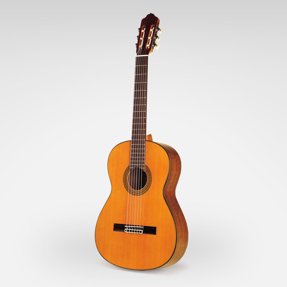 Esteve 5 CD גיטרה קלאסית ברמת ביניים של אסטבה. מתאימה לנגנים מתקדמים המחפשים צליל חם ומלא.בעלת לוח תהודה מעץ ארז מלא וגב וצדים מעץ אגוז.