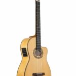 גיטרה פלמנקו מוגברת של הבונה פרודנסיו סאז. רוזטה אובאלית וחיתוך הגוף שמאמשא הגעה נוחה לשריגים הגבוהים