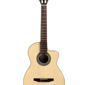 גיטרה קלאסית מוגברת