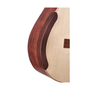 משענת עץ ליד הפורטת