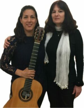 הרבה מה לומר. תמונה של דלית רייך ושירי קונה בעמוד הכתבה של היצירה הרבה מה לומר.